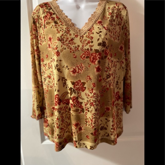 *SOLD* V-neck Top - Picture 1 of 4